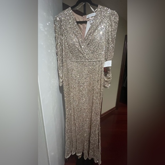Puff shoulder sequined surplice gown - Picture 4 of 6